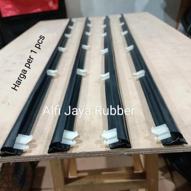 Pelipit kaca mobil Kijang Super/Kapsul