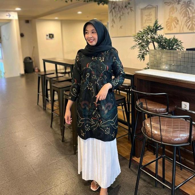 Batik Tunik Wanita Kerja Qistina Batik Bahan Katun Model Kancing Depan Lapis Furing Trikot Motif Hit