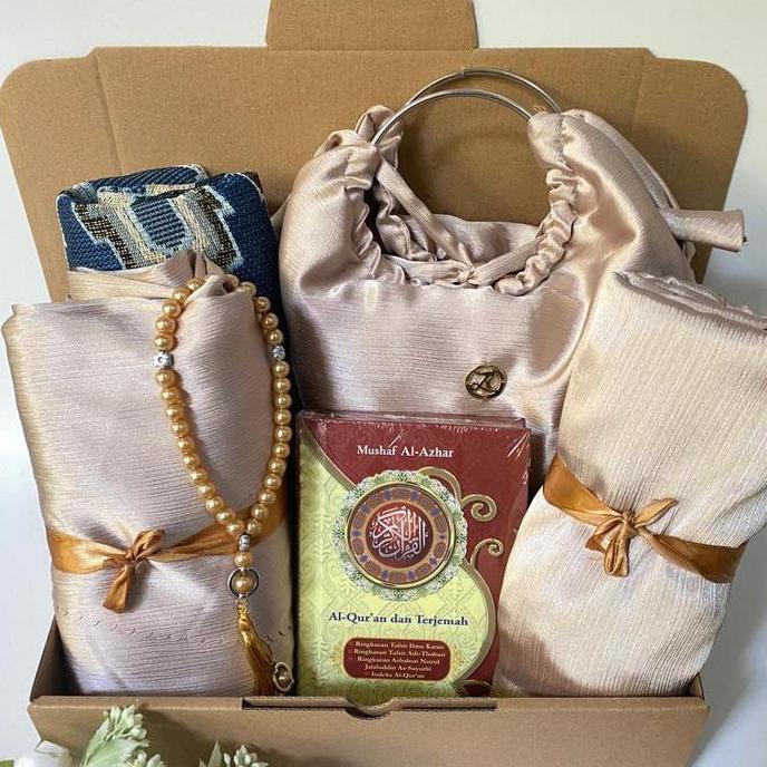 Hampers mukena silk crinkle/paket mukena muslimah/kado cewek