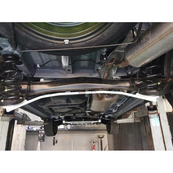 Aksesoris Swaybar Stabiliser Ultra Racing Rear Anti Roll Innova Zenix Original