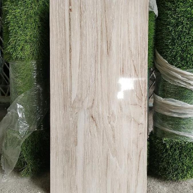 KERAMIK DINDING 30X60 GLOSSY MOTIF URAT KAYU MUDA murah