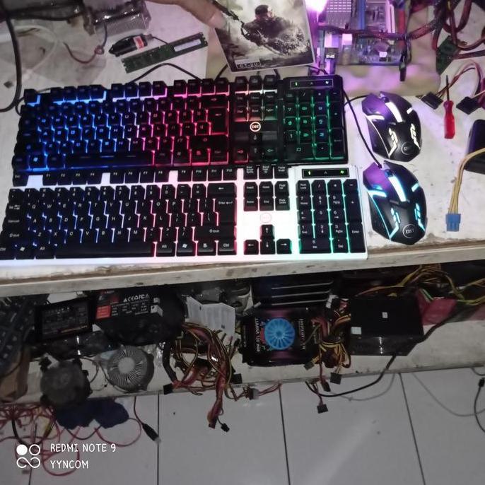 PAKET KEYBOARD & MOUSE GAMING DST WARNA HITAM/PUTIH LAMPU RGB