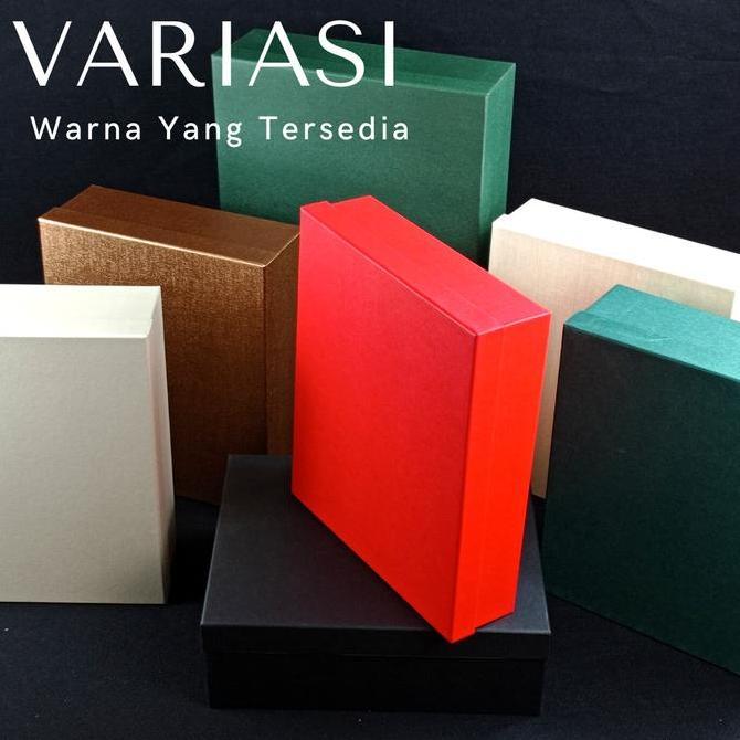 Yoiyouu- Hard Box Exclusive Uk. 30 Cm X 25 Cm X 10 Cm