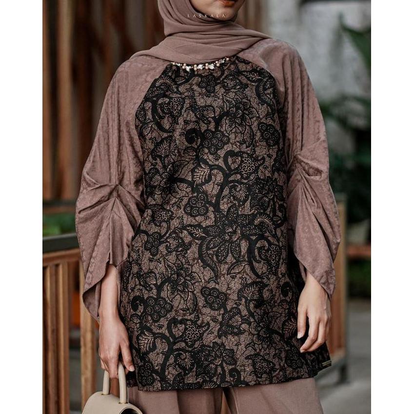 Sedia Laskala X Ivor Rahagi Blouse Serut Batik Cokelat Lengan Panjang | Original 100%
