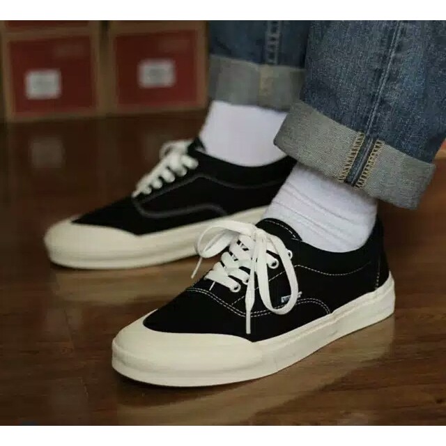 Vans Premium Sepatu Pria Vans Era Old Skool Black White Waffle Dt / Sepatu Sneakers / Sepatu Pria / 