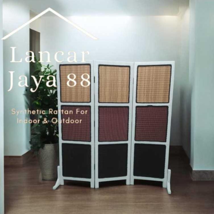 Sketsel Ruangan Rotan Sintetis 3 Panel Tinggi 170 Cm