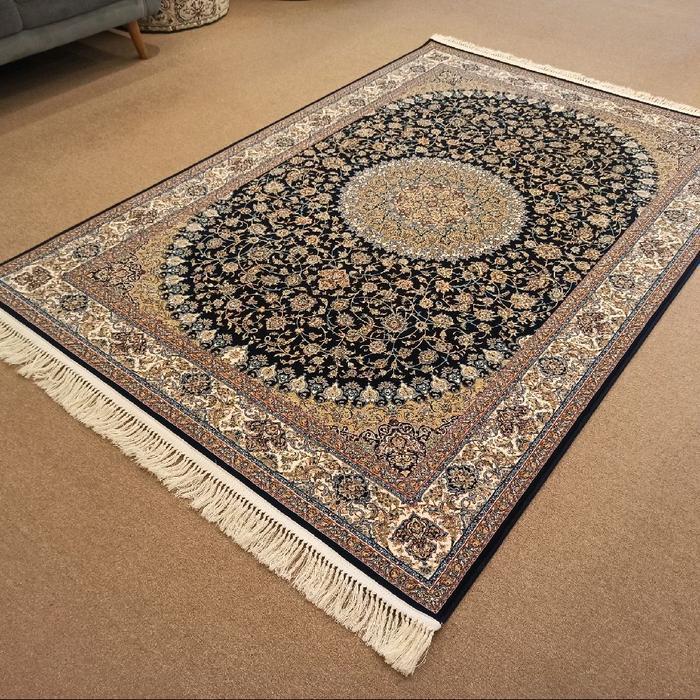 karpet permadani iran isfahan Hitam