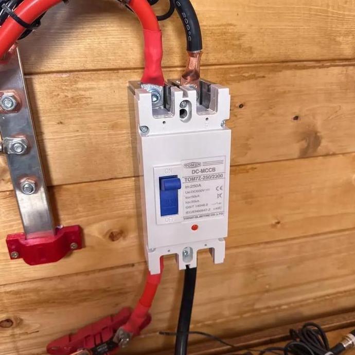 Promo MCCB 2P DC 600V DC Perlindungan Kelebihan Beban Pemutus Sirkuit PV Diskon