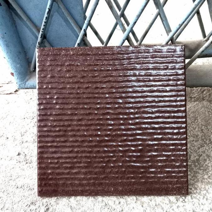 KERAMIK LANTAI 25X25 KASAR TIMBUL-LANTAI KAMAR MANDI-COKLAT- KW1