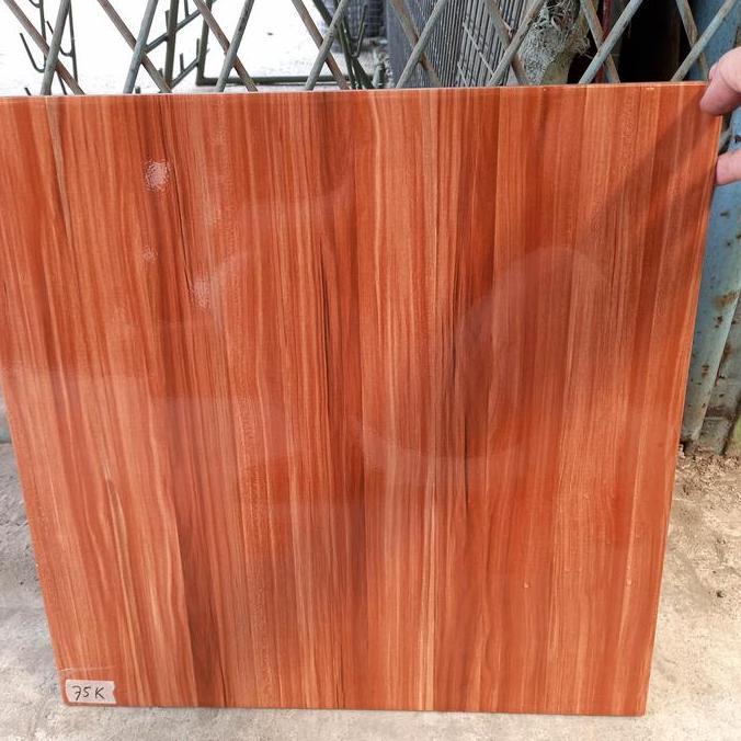 KERAMIK LANTAI 50X50 GLOSSY HALUS COKELAT MOTIF URAT KAYU PEGASUS KW 1