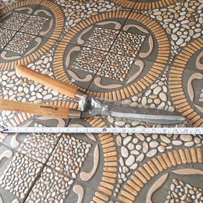 gunting rumput / gunting pemotong rumput / gunting pagar