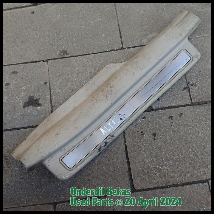 TERLARIS DOOR SILL PLATE KANAN BELAKANG RH TOYOTA COROLLA ALTIS 2003 