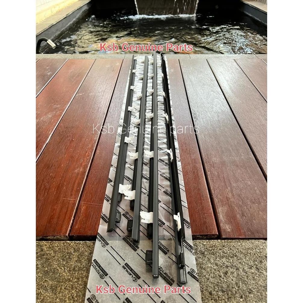 Pelipit Pintu Karet Kaca luar 4 pcs Atau 1Set Avanza Xenia Original Aksesoris Mobil