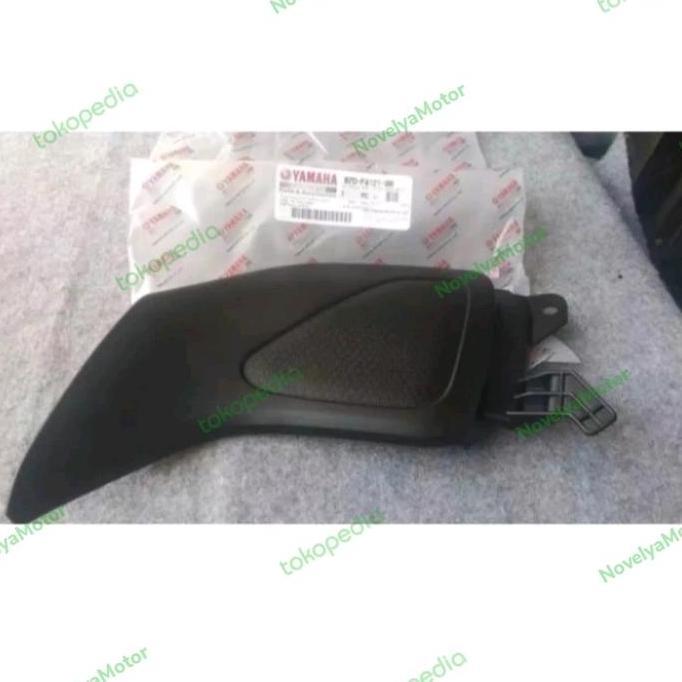 SEAT KNEE GRIP COVER TENGKI BAWAH MT 15 MT15 KIRI ORI B7D-F4121-00
