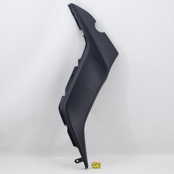 Cover Mole Sayap Depan Kanan Bawah Yamaha Gear 125
