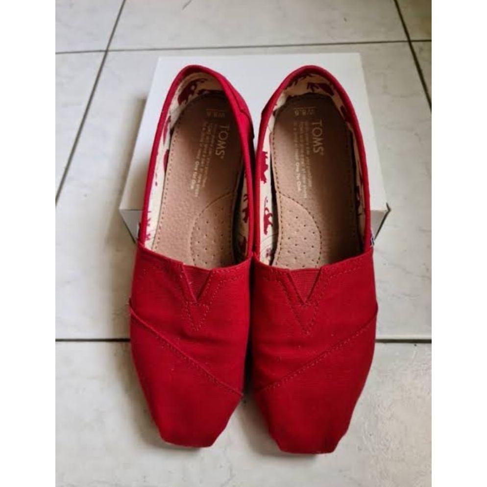sepatu toms warna apl merah buat pria