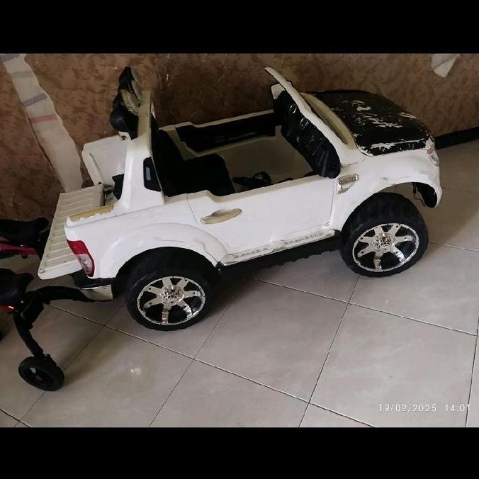 mobil remot ranger ban karet besar dengan remot. aki 12 vlot.
