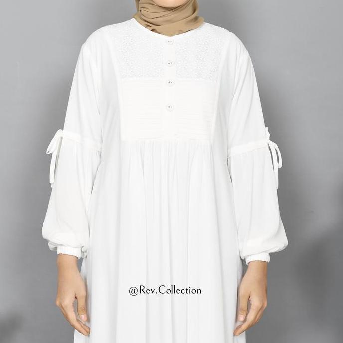 Gamis Umroh Wanita Bahan Ceruty Putih Tulang dengan Brukat Lengan Balon Aksen Pita Terlaris