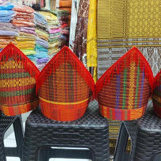 Topi Ragihotang Hitam Rumbai Merah Etnik Batak Sortopi Laki Laki