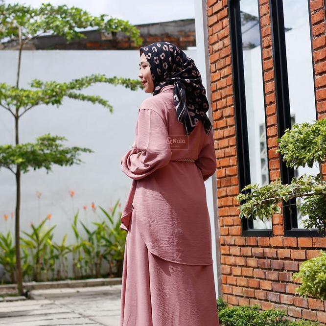 One Set Syar'I Crinkle Airflow-Setelan Blouse & Rok Sasie&Nala