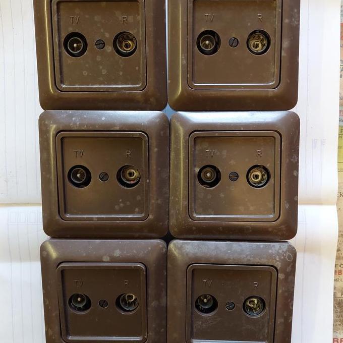 Promo BERKER socket outlet stop kontak TV dan radio coklat..stock/type lama Diskon