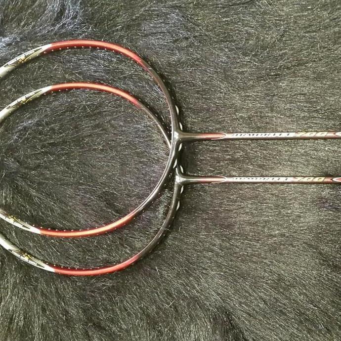 Yonex brand new unstrung,the legendary Armortec 700 OC IP.Spec 3UG5. Terlaris