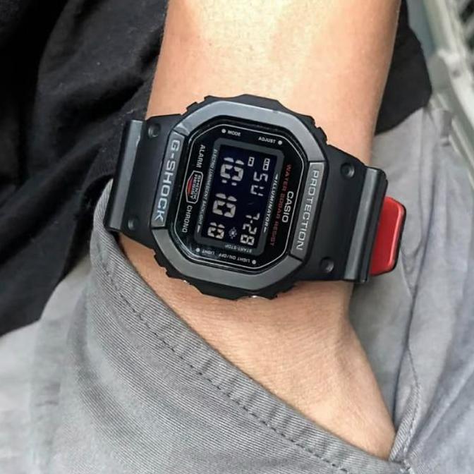 Jam Tangan Pria G Shock DW 5600HR 1DR Digital