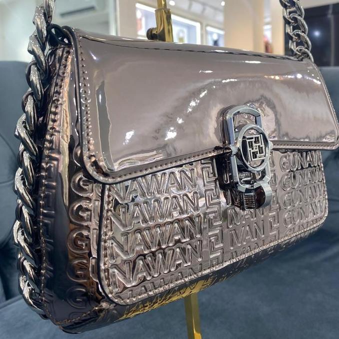 Mandjha Victoria Bronze Tas Ivan Gunawan Gaya Elegant