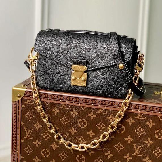 TAS L0UIS VUITT0N MICROCHIP POCHETTE METIS EAST WEST BLACK EMPREINTE MONOGRAM