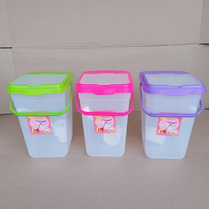 Toples es buah gayung 15 liter lovenia