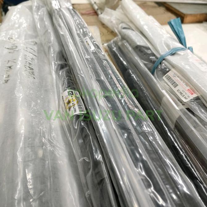 Pelipit Kaca Panther Kapsul Terbatas