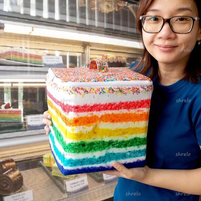 Lunch Box Tas Bekal Shrelo Bentuk Rainbow Cake Kue Pelangi Kado Kocak Kreasi Lokal 22x22x22cm