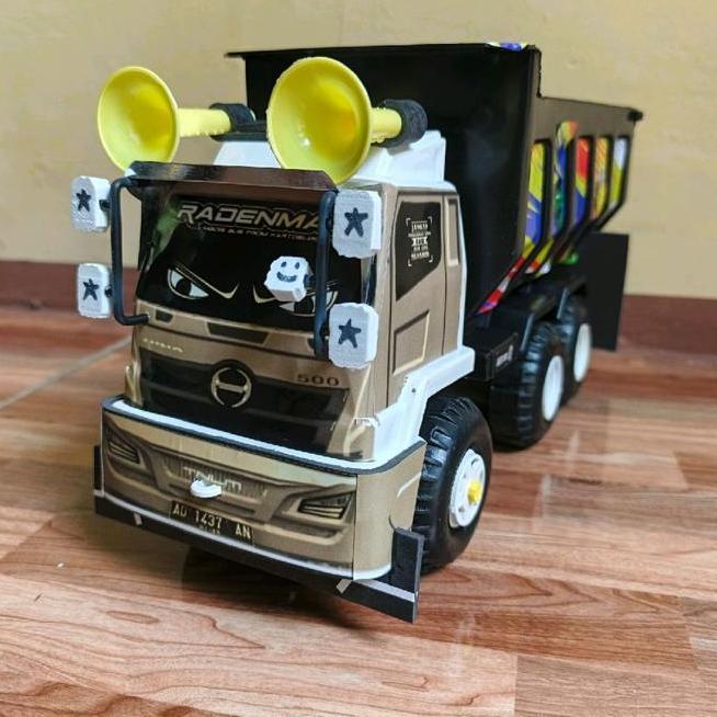 Mainan Truk Tronton Pasir Hino Ifikasi Toy