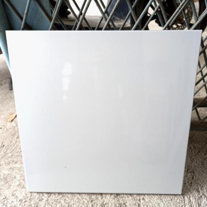 KERAMIK IKAD 50X50 KW 3 PUTIH GLOSSY