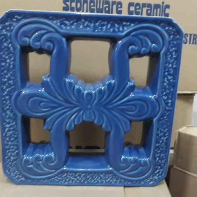 roster keramik lubang angin 20x20 castilo