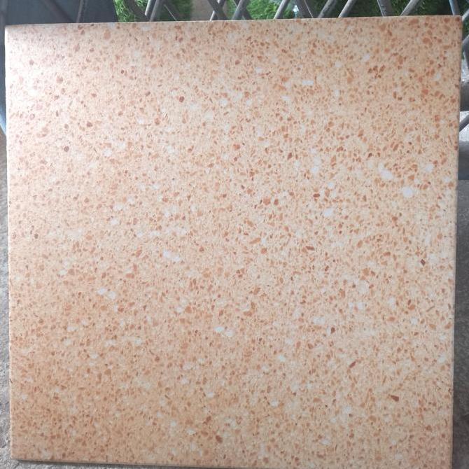 KERAMIK 40X40 CREAM MATT / DOFF CREAM
