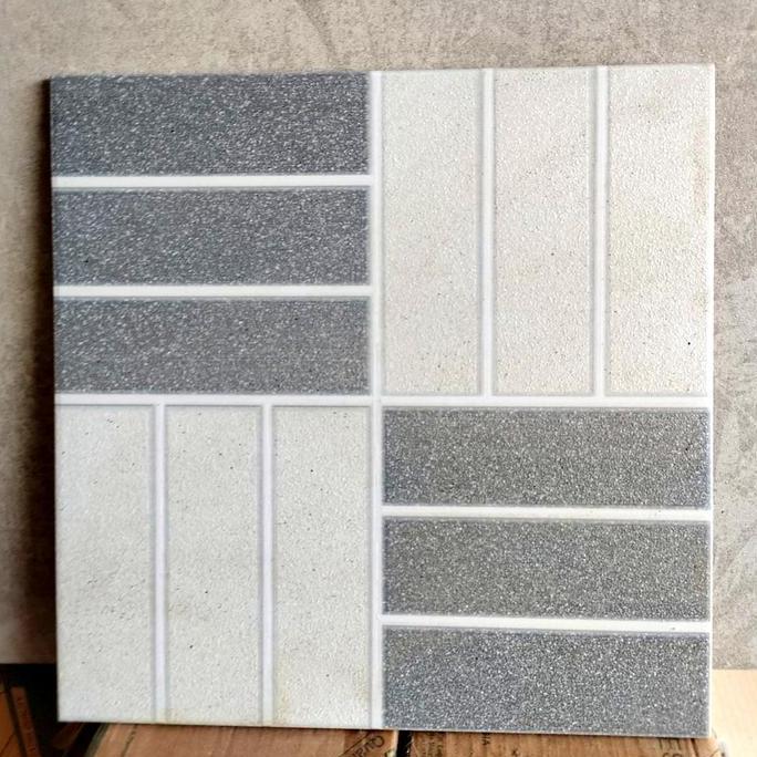 KERAMIK 30x30 KAMAR MANDI ABU HITAM DIAMOND