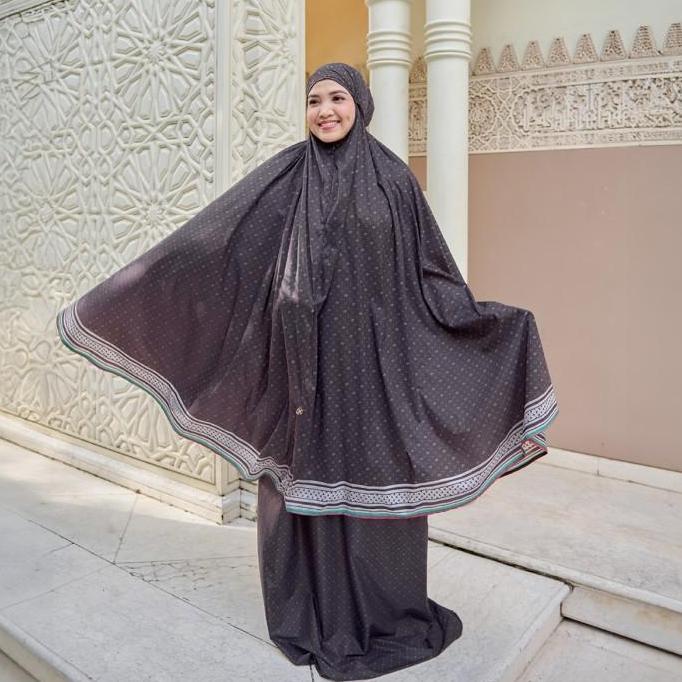 Zm Zaskia Mecca - Azzeeza Mukena Travel Parasut - Monogram