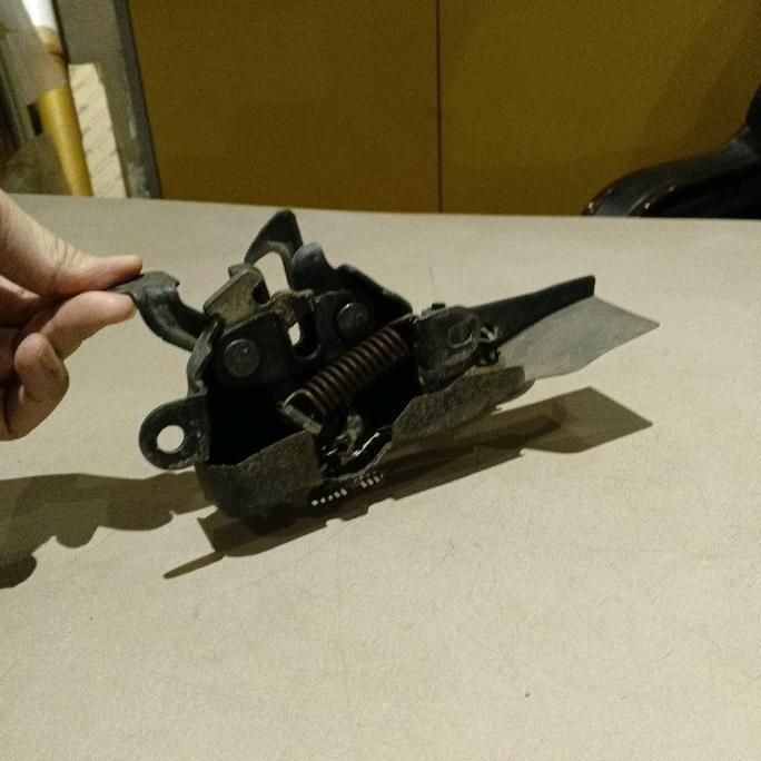 Lock kap Mesin Fortuner VNT 2005 2007 2008 2010 2012 2014 Original Bekas