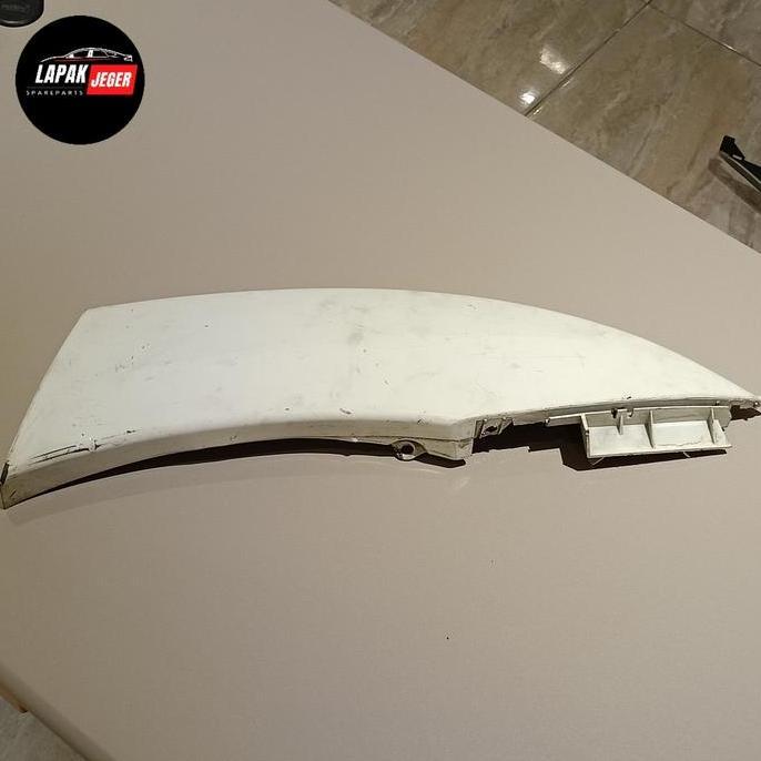 spoiler spakbor quarter belakang kiri Toyota Fortuner2010 - 2014 bekas
