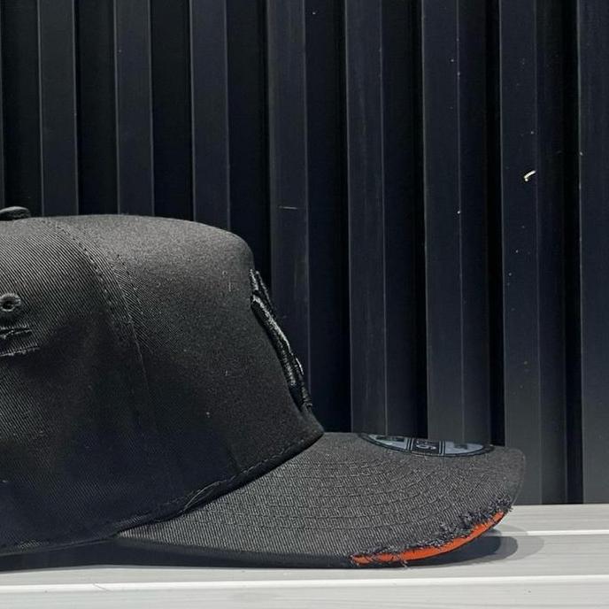 TOPI BASEBALL NEW YORK HITAM MOTIF SOBEK