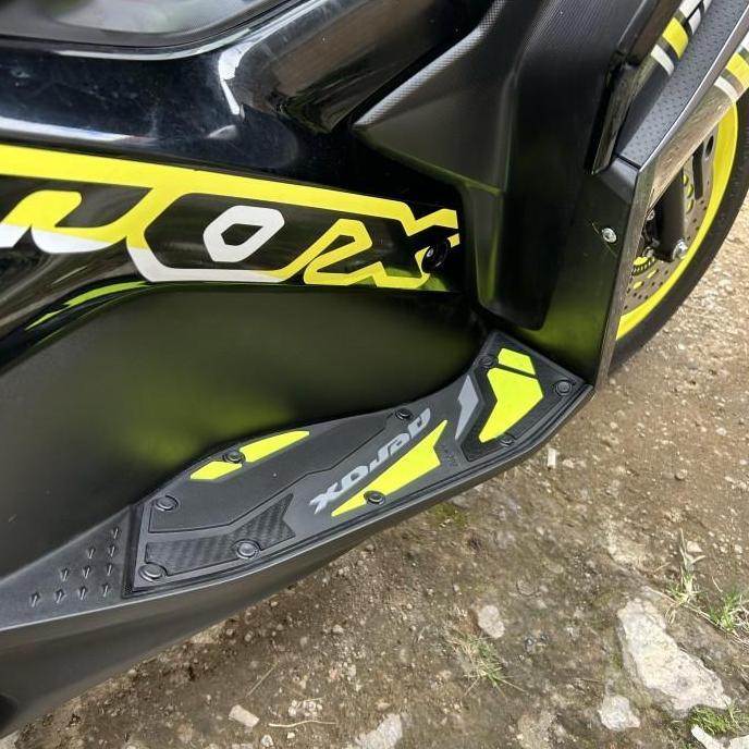 karpet motor aerox 155 bahan karet / aksesoris motor aerox / aerox 155