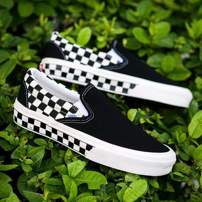 Vans Slip On Classic Sidewall Checkerboard Black White Orinal 100% (Free Paperbag, Kaos Kaki, & Key 