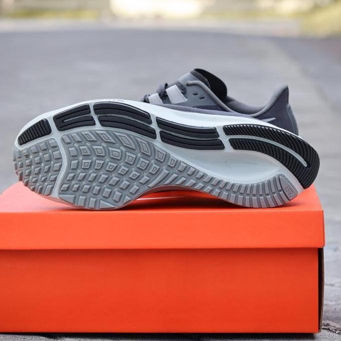 Sneaker Pria Nike Zoom pegasus 37 grey white