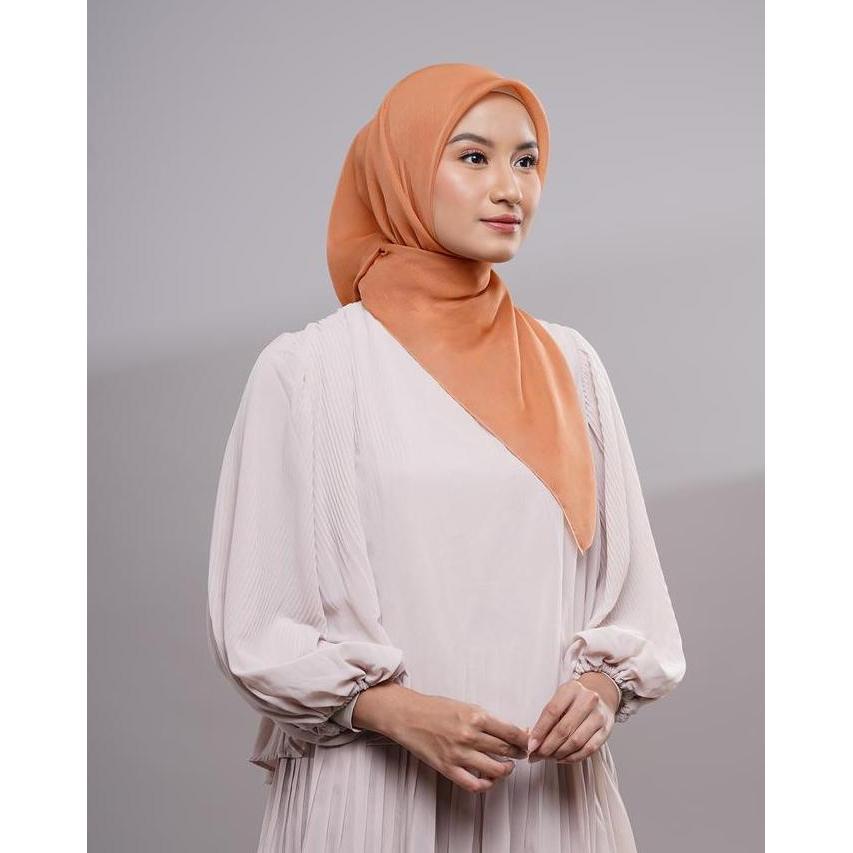 Plain Paris naPocut (Segi Empat) Jilbab Simple