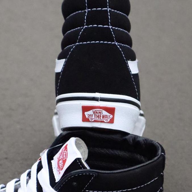 Sepatu sk8 hi black white