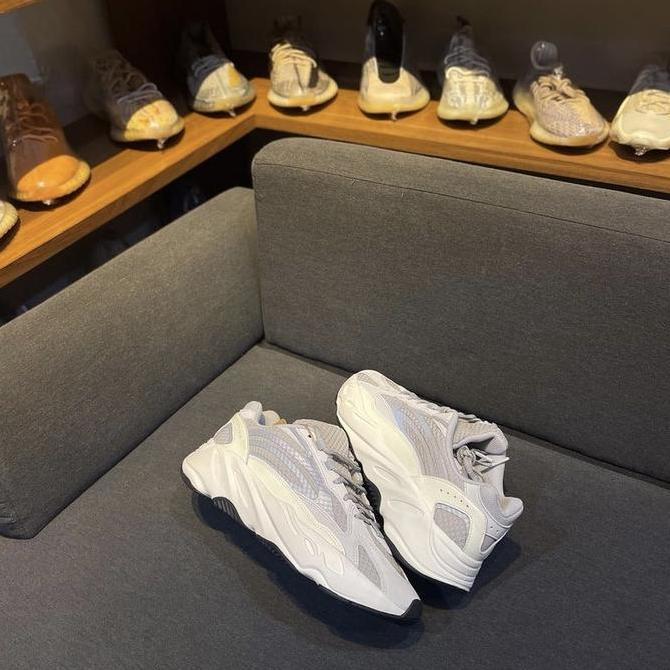 Yeezy Boost 700 Static Reflective 2022 Pair (not Dunk Jordan Travis) - 100% Authentic Orinal Guarant