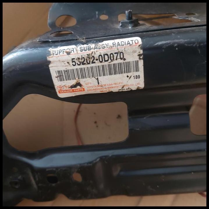TERLARIS SUPPORT BRAKET PEGANGAN RADIATOR KANAN TOYOTA YARIS NEW VIOS ORIGINAL 
