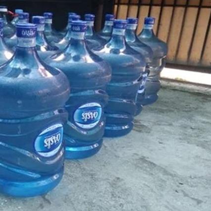 Winebluse- 2 Galon Isi Ulang Oasis (Isi Saja). Air Putih Yang Memiliki Kadar Ph Standar Harga Terjan