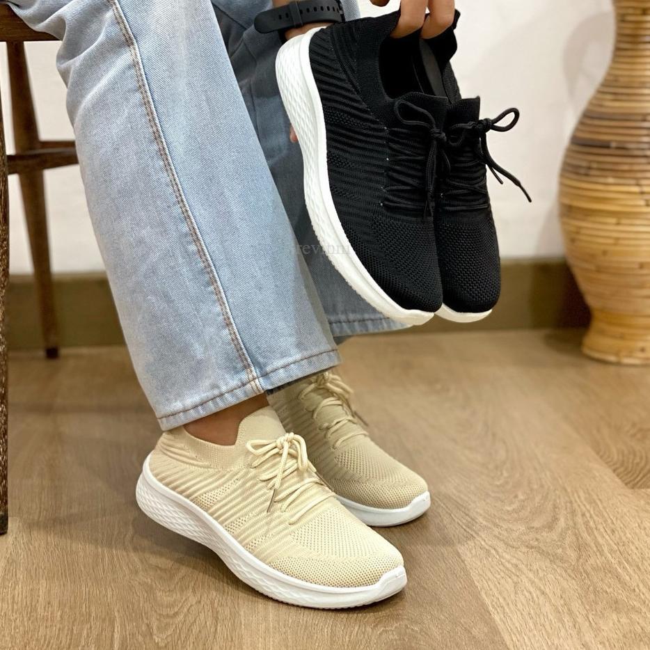 BREVINNI Milora Women Slip On Sneakers || Sepatu Slip On Wanita || Sepatu Slip On Full Black Wanita 